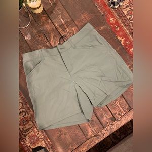 Patagonia green hiking shorts size 4